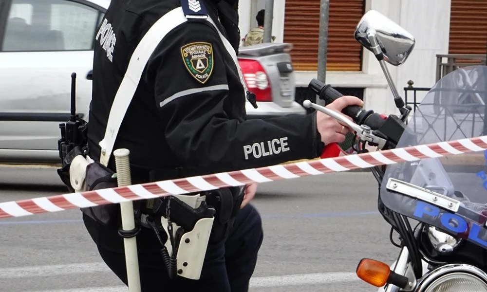 Νεκρή 27χρονη οδηγός σε τροχαίο - Το όχημά της προσέκρουσε σε κολόνα στην Καλλιθέα